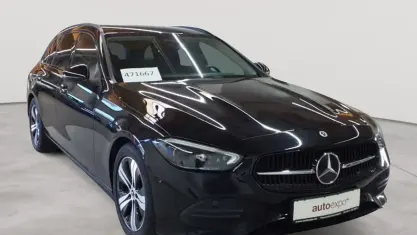 Gebraucht Mercedes C200 Avantgarde 163 PS (119 kW) 2023 Obsidianschwarz metallic Kombi