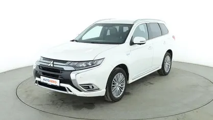 Weiß Gebraucht 2020 Mitsubishi Outlander Plus SUV | 23.090 € (Fairer Preis)