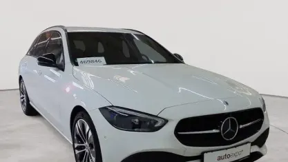 Gebraucht Mercedes C220 Avantgarde 200 PS (147 kW) 2023 Weiß Limousine