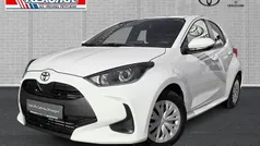 Weiß Gebraucht 2022 Toyota Yaris Comfort Limousine | 15.990 € (Fairer Preis)