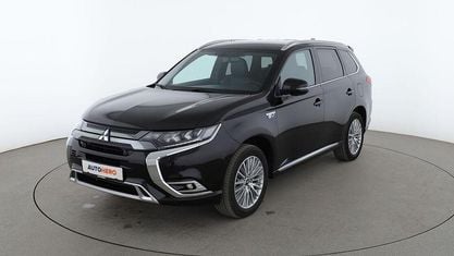 Käytetty Mitsubishi Outlander P-HEV Top 82 HP (60 kW) 2020 Musta Katumaasturi