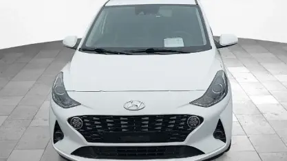 Gebraucht Hyundai i10 Trend 84 PS (61 kW) 2022 Weiss Kleinwagen