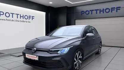 Gebraucht VW Golf VIII R-line 131 PS (96 kW) 2024 Uranograu Limousine