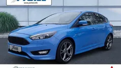Blau(metallic) Gebraucht 2018 Ford Focus ST-Line Limousine | 13.450 € (Guter Preis)