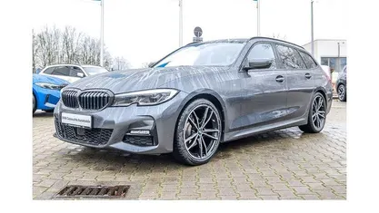 Grau Gebraucht 2022 BMW 320 M Sport Kombi | 33.800 € (Guter Preis)