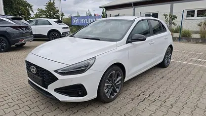 Atlas white Gebraucht 2025 Hyundai i30 Advantage Limousine | 23.990 € (Guter Preis)