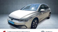 Silber (ivory silver) Gebraucht 2024 VW Golf VIII Move Limousine | 27.370 € (Guter Preis)