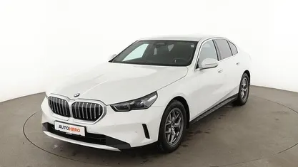 Weiß Gebraucht 2024 BMW 520 Limousine | 41.490 €