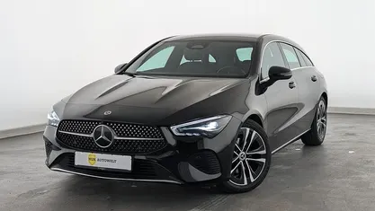 Gebraucht Mercedes CLA200 Progressive 150 PS (110 kW) 2023 Kosmosschwarz Limousine
