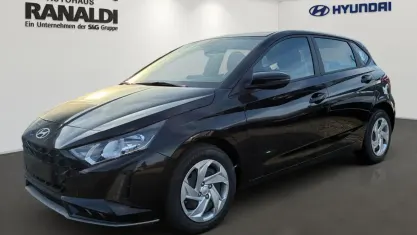Gebraucht Hyundai i20 Select 101 PS (74 kW) 2025 Phantom black / met (schwarz) Kleinwagen