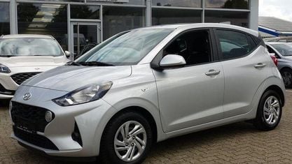 Usata Hyundai i10 Select 67 CV (49 kW) 2023 Argento Utilitaria