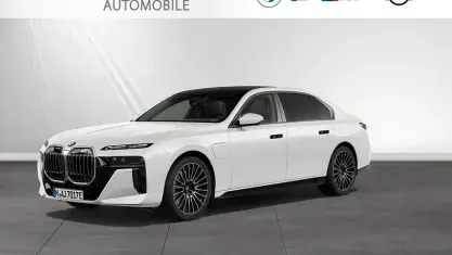 Gebraucht BMW 750e M Sport 489 PS (359 kW) 2025 Mineralweiss metallic Limousine