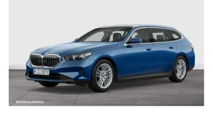 Neu BMW 550e 313 PS (230 kW) 2026 Blau Kombi