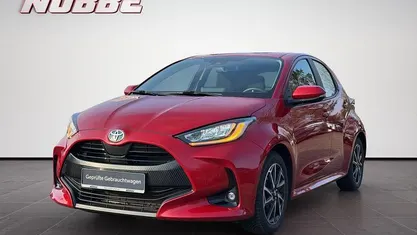Gebraucht Toyota Yaris Hybrid Team 116 PS (85 kW) 2022 Karminarot metallic Kleinwagen