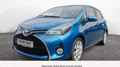 Blau Gebraucht 2015 Toyota Yaris Hybrid Kleinwagen | 12.950 € (Etwas zu teuer)