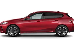 Fire red metallic Neu 2025 BMW 116 M Sport Kleinwagen | 33.890 € (Fairer Preis)