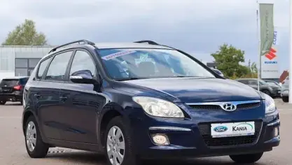Käytetty Hyundai i30 Comfort 126 HP (92 kW) 2009 Sininen Farmari