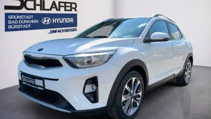 Używany Kia Stonic Spirit 120 KM (88 kW) 2018 Biały SUV