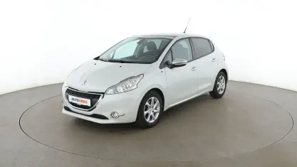 Gebraucht Peugeot 208 Style 100 PS (73 kW) 2015 Weiß Kleinwagen