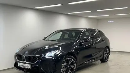 Saphirschwarz Gebraucht 2025 BMW 120 Sport Line Kleinwagen | 31.450 € (Fairer Preis)
