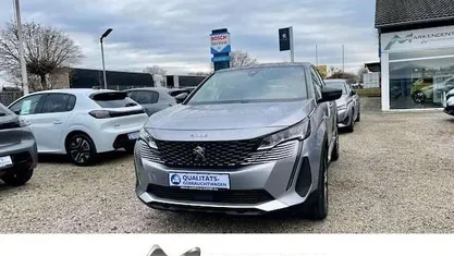 Grau Gebraucht 2024 Peugeot 3008 SUV | 19.400 € (Guter Preis)