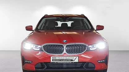 Gebraucht BMW 318 Shadowline 150 PS (110 kW) 2021 Melbournerot metallic Kombi