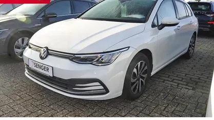 Gebraucht VW Golf VIII Active 150 PS (110 kW) 2023 Pure white Kombi