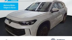 Oryxweiß perlmutteffekt Gebraucht 2025 VW Tayron Life SUV | 38.730 € (Fairer Preis)
