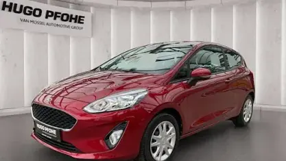 Używany Ford Fiesta Cool & Connect 70 KM (51 kW) 2017 Czerwony Sedan/Limuzyna