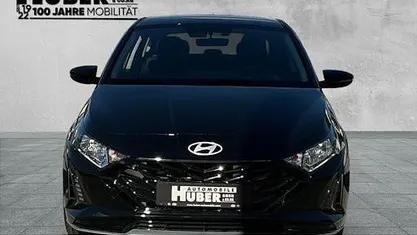 Schwarz metallic Neu 2025 Hyundai i20 Trend Limousine | 22.890 € (Fairer Preis)