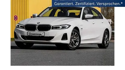 Gebraucht BMW 330e Sport Line 292 PS (214 kW) 2022 Limousine
