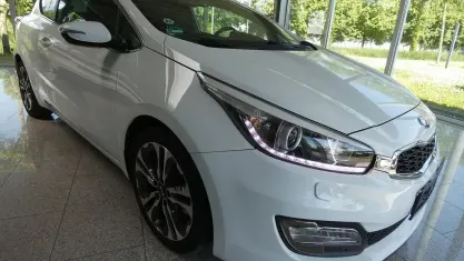 Gebraucht Kia ProCeed Spirit 135 PS (99 kW) 2014 Weiß Kleinwagen
