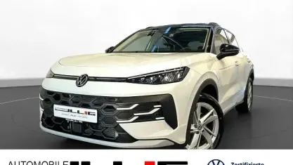 Gebraucht VW T-Roc Life 150 PS (110 kW) 2026 Pure white uni schwarz (weiß) SUV