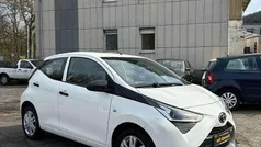Weiß Gebraucht 2020 Toyota Aygo Kleinwagen | 10.190 € (Etwas zu teuer)
