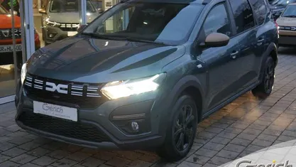 Grün Gebraucht 2025 Dacia Jogger Extreme Van / Kleinbus | 19.900 € (Guter Preis)