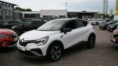 Weiß (weiss mit schwarzem dach) Gebraucht 2021 Renault Captur R.S. SUV | 18.790 € (Fairer Preis)