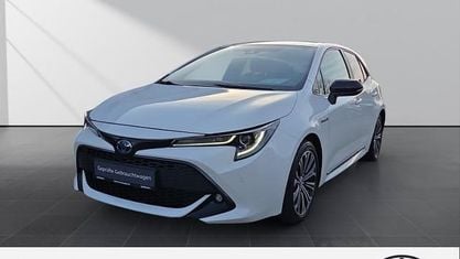 Używany Toyota Corolla Club 184 KM (135 kW) 2019 Biały Sedan/Limuzyna