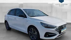 Serenity white Gebraucht 2024 Hyundai i30 Advantage Limousine | 21.390 € (Fairer Preis)