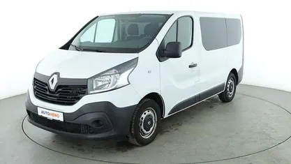 Weiß Gebraucht 2015 Renault Trafic Authentique Van / Kleinbus | 17.030 € (Fairer Preis)