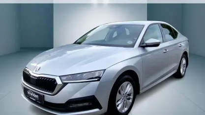 Gebraucht Skoda Octavia Ambition 116 PS (85 kW) 2023 Brilliantsilber metallic Limousine