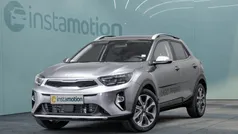 Grau Gebraucht 2024 Kia Stonic Spirit SUV | 21.500 € (Fairer Preis)