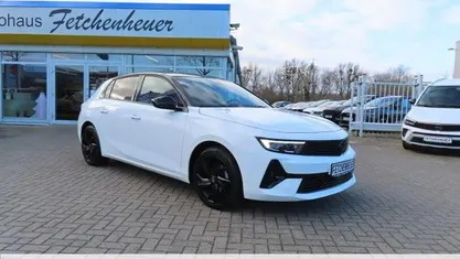 Weiss Gebraucht 2024 Opel Astra Limousine | 21.990 € (Guter Preis)