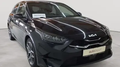 Gebraucht Kia Ceed Spirit 160 PS (117 kW) 2022 Zilinaschwarz metallic Kleinwagen