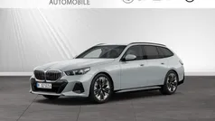 Brooklyn grau metallic Gebraucht 2024 BMW 520 M Sport Kombi | 54.950 € (Superpreis)