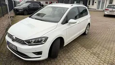 Pure white Gebraucht 2016 VW Golf Sportsvan Highline Van / Kleinbus | 11.789 € (Fairer Preis)