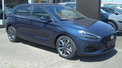 Blau Gebraucht 2024 Hyundai i30 Advantage Limousine | 19.990 € (Guter Preis)