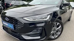 Agateblack (schwarz) Gebraucht 2023 Ford Focus ST-Line Limousine | 21.600 € (Fairer Preis)
