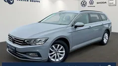 Mondsteingrau Gebraucht 2022 VW Passat Business Kombi | 19.999 € (Guter Preis)
