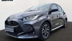 Grau Gebraucht 2021 Toyota Yaris Hybrid Comfort Kleinwagen | 17.260 € (Fairer Preis)