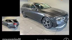 Grau Gebraucht 2023 Mercedes E220 Avantgarde Limousine | 40.490 € (Guter Preis)